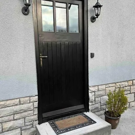 - Clonlyne House Apartment